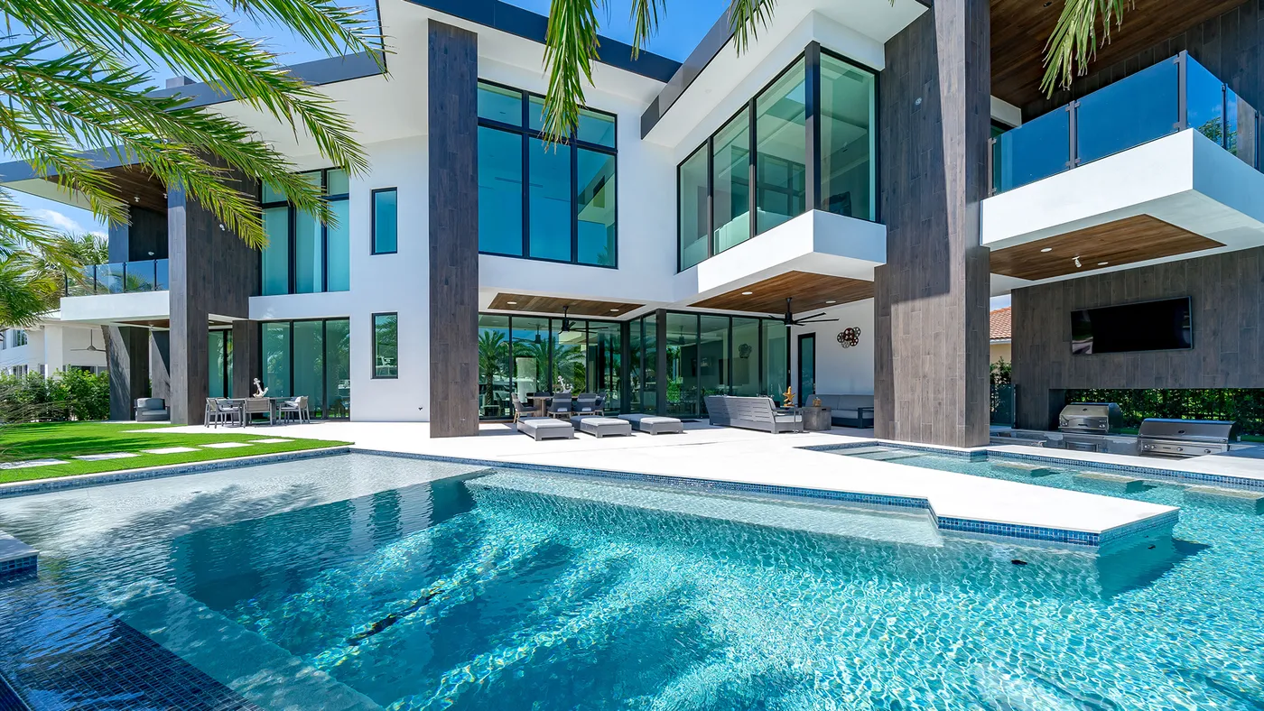 Maximizing Space and Luxury: The Ultimate Waterfront Home Design